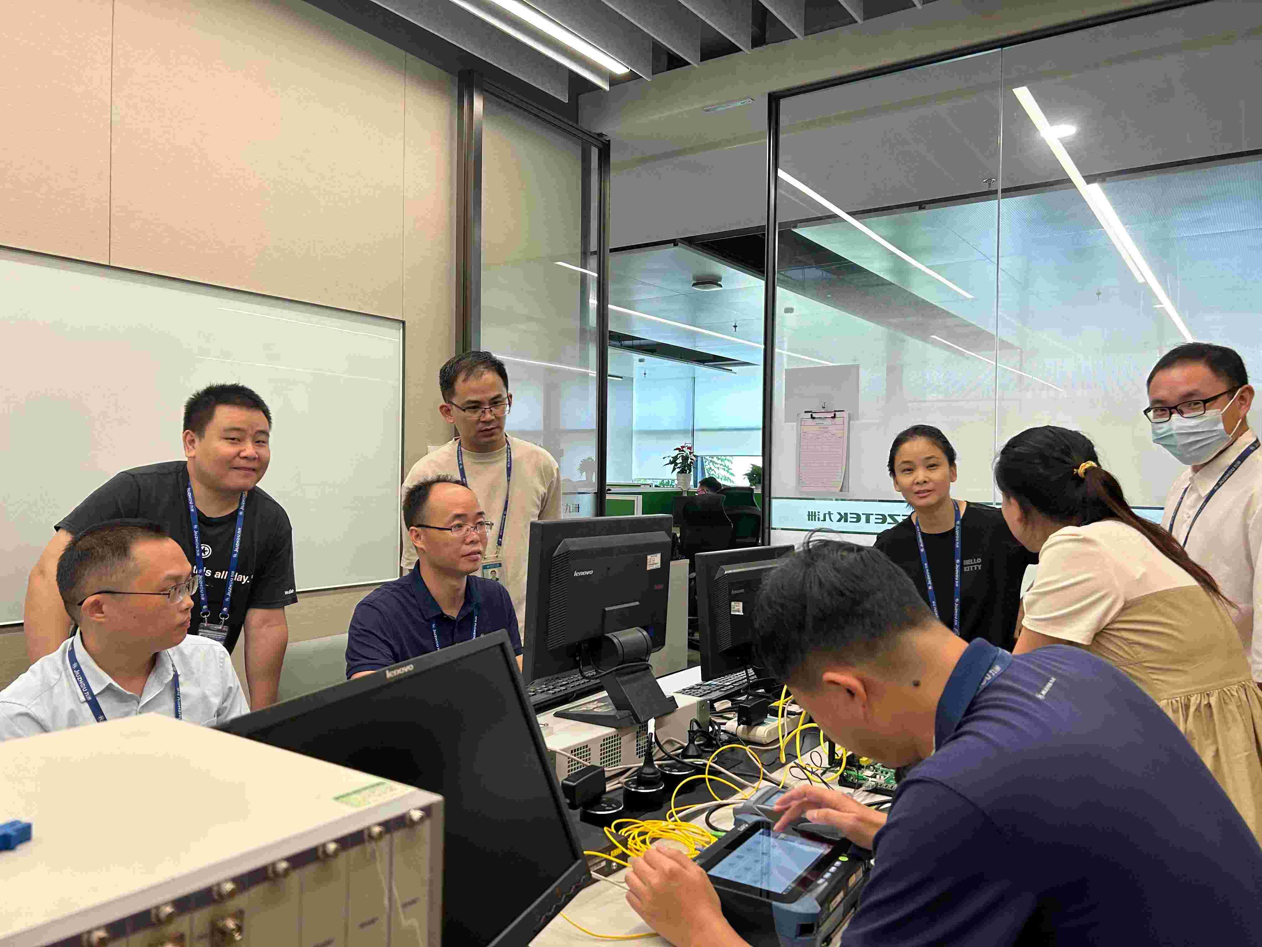 勠力同心拼项目 披星戴月保交付